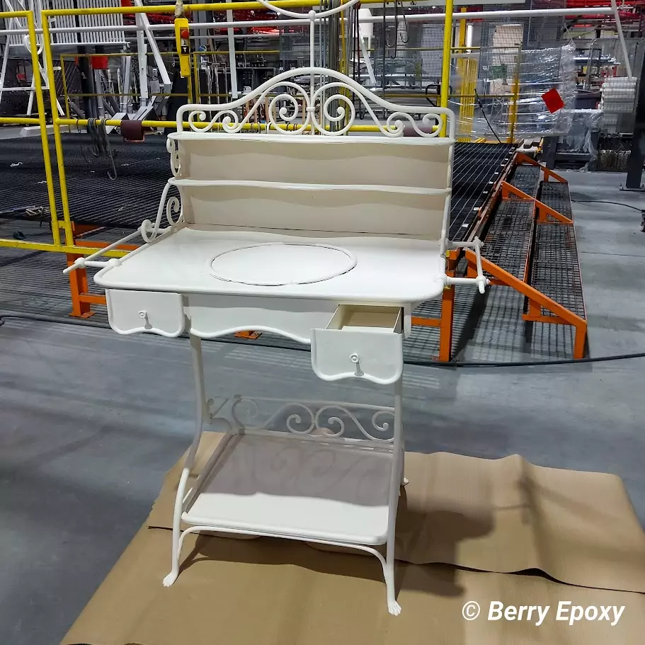 commode en metal blanc