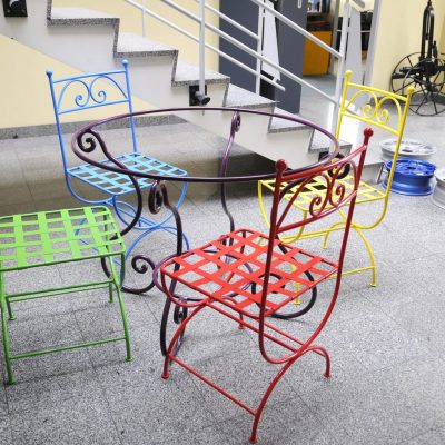 Rénovation de chaises et table métalliques
