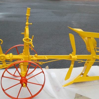 repeindre-charrue-antiquite-bario-pi