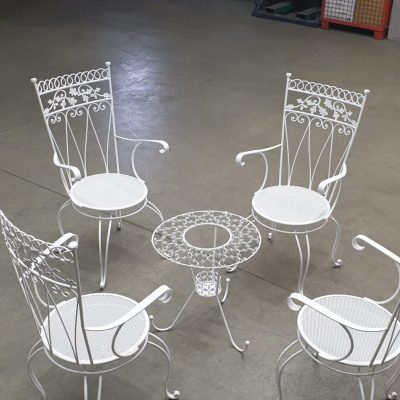 Rénovation d'un salon de jardin abîmé et rouillé