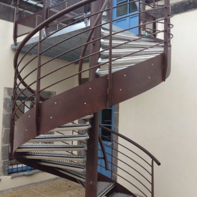 thermolaquage-escalier-metal-exterieur-decap-laquage