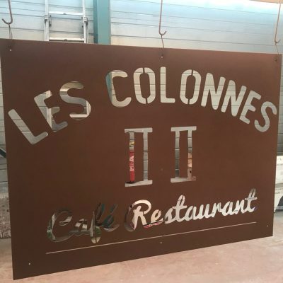 Thermolaquage d'une plaquette en métal